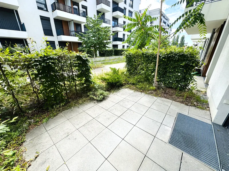 Moderne Terrassenwohnung mit Grün- und Wasserblick! — photo 1